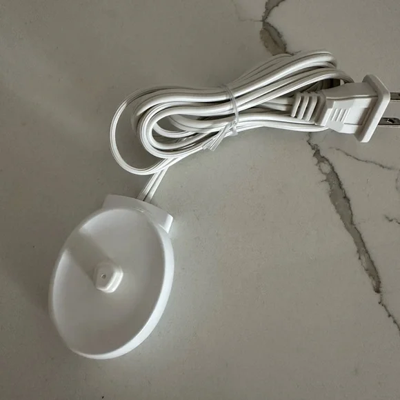 Braun Oral B Vitality Battery Operated Toothbrush with Blue and White Design - Picture 4 of 5